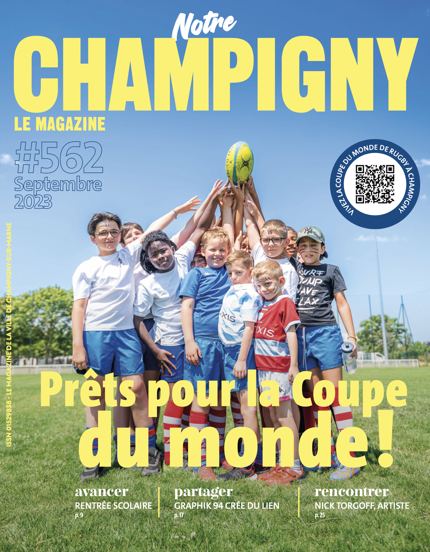 Photo d'enfants qui tiennent un ballon de rugby