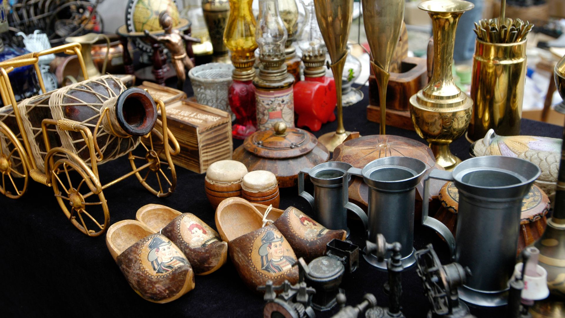 Photo d'objets divers posés sur une table
